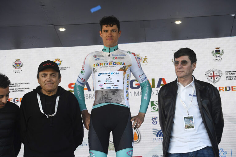 BARDIANI-CSF 7 SABER: PALETTI 12° E MAGLIA BIANCA AL GIRO DELLA SARDEGNA.