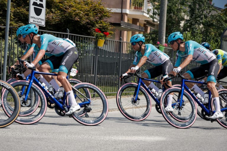 CAMPIONATO ITALIANO SU STRADA: COLNAGHI 4°, MANENTI 5°. LA BARDIANI-CSF 7 SABER PROTAGONISTA A CUNEO.